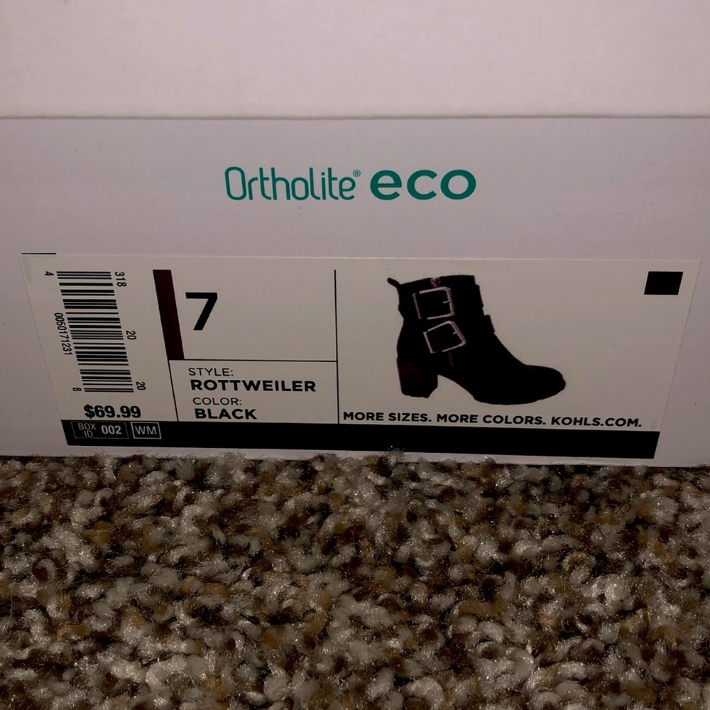 Women’s size 7 ankle boots.